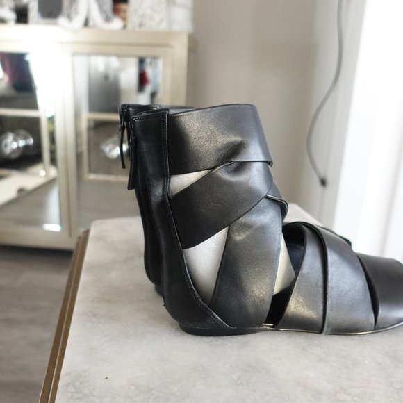 Aminah Abdul Jillil black leather ankle sandal - Picture 3 of 8